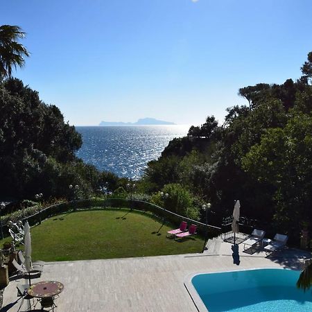 Holidays Naples Family - Pool In Front Of Capri ภายนอก รูปภาพ