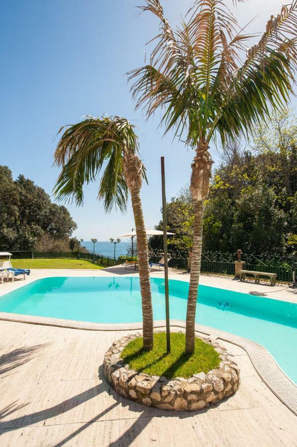 Holidays Naples Family - Pool In Front Of Capri ภายนอก รูปภาพ