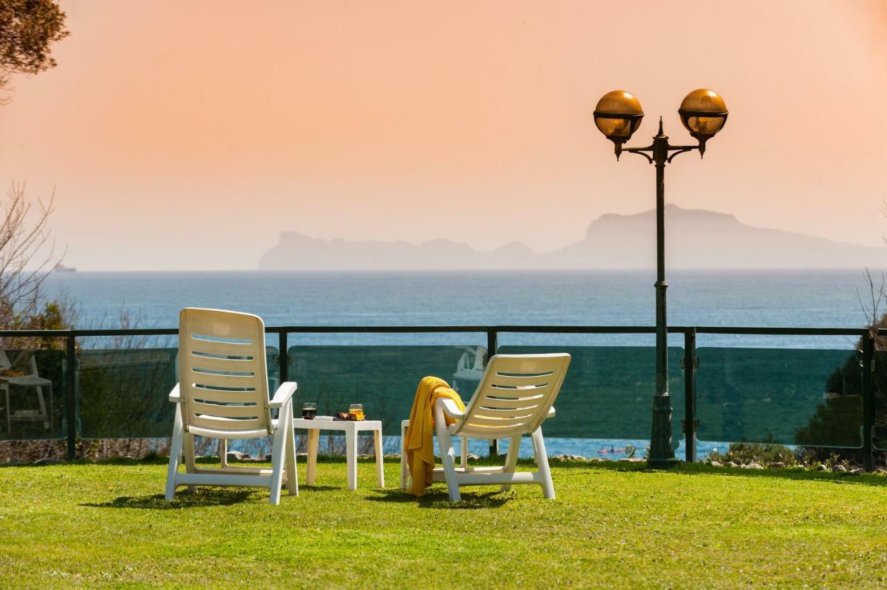 Holidays Naples Family - Pool In Front Of Capri ภายนอก รูปภาพ