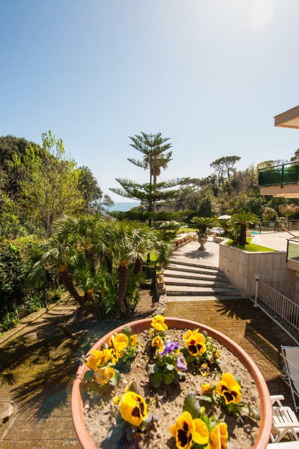 Holidays Naples Family - Pool In Front Of Capri ภายนอก รูปภาพ