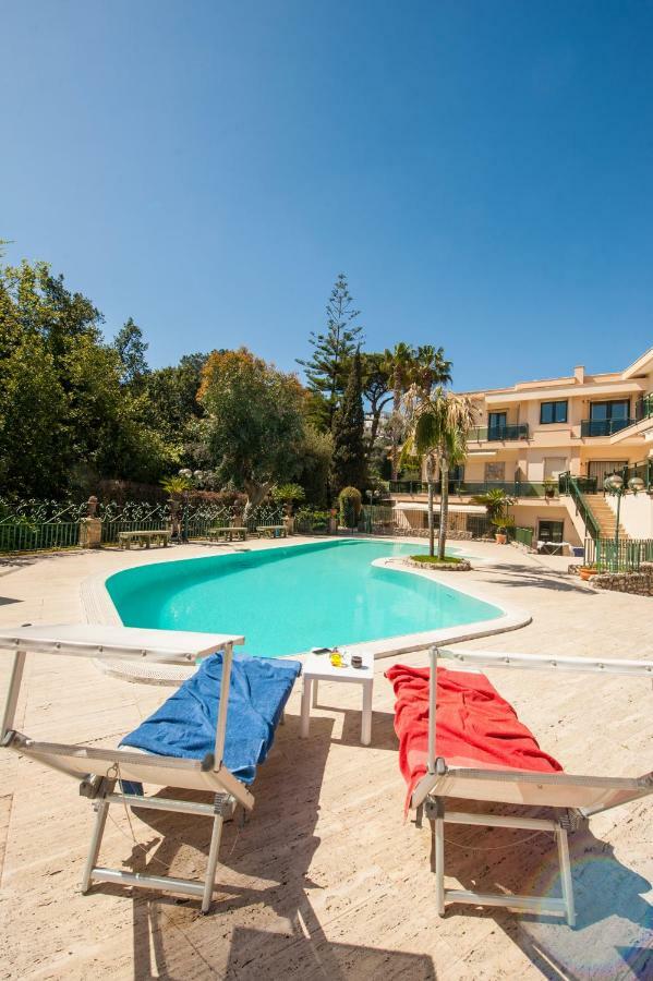 Holidays Naples Family - Pool In Front Of Capri ภายนอก รูปภาพ